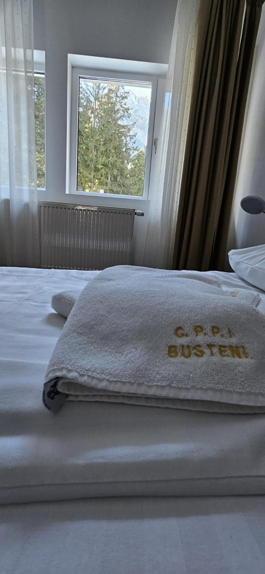 Hostel Cppi Vest Буштені Екстер'єр фото